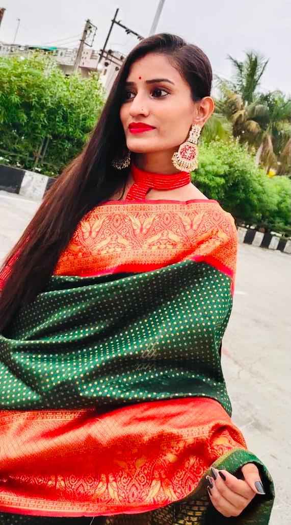 Elegant Lichi Silk Saree with Exclusive Blouse