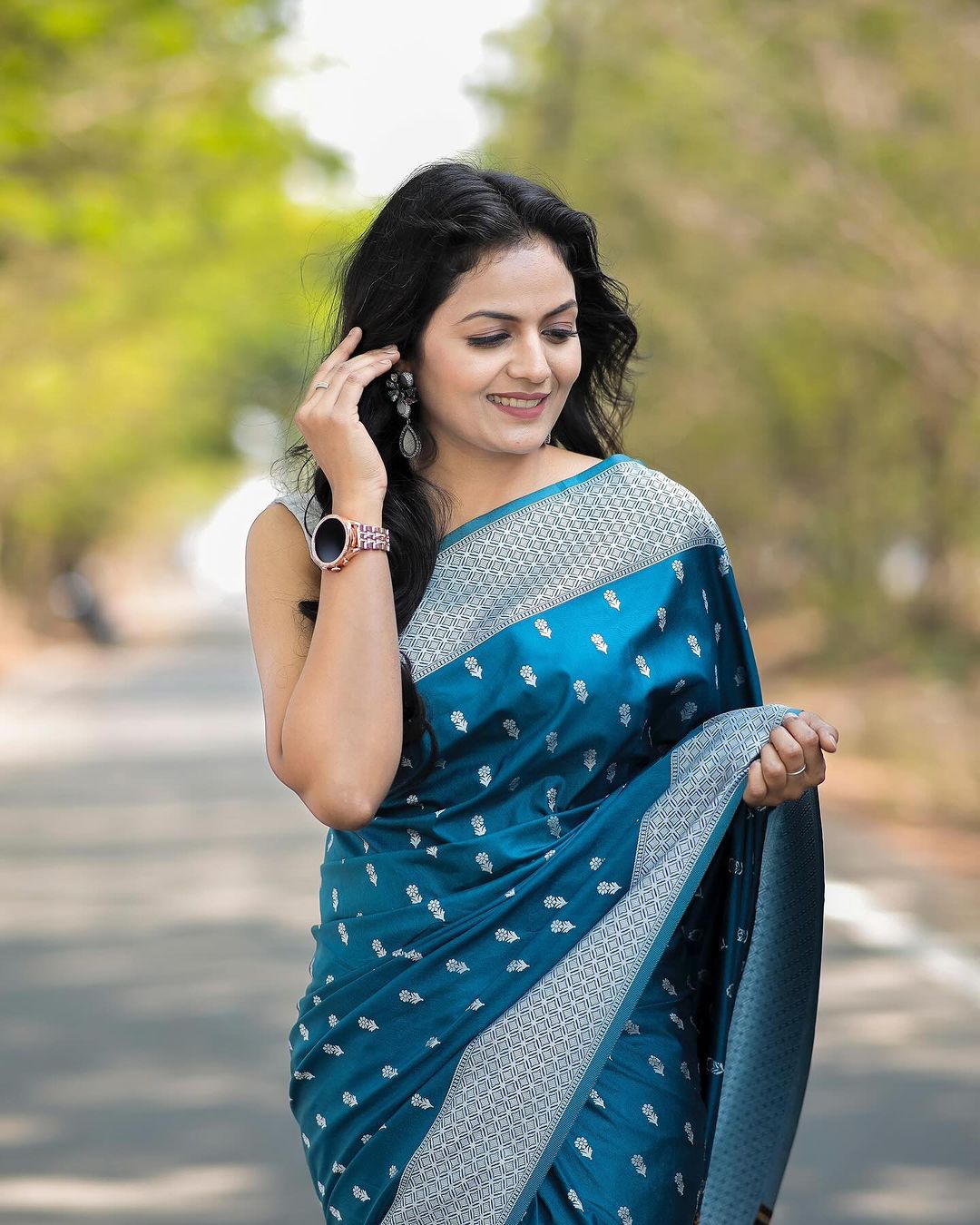 Exquisite Banarasi Silk Saree with Gold Zari Weaving Blue