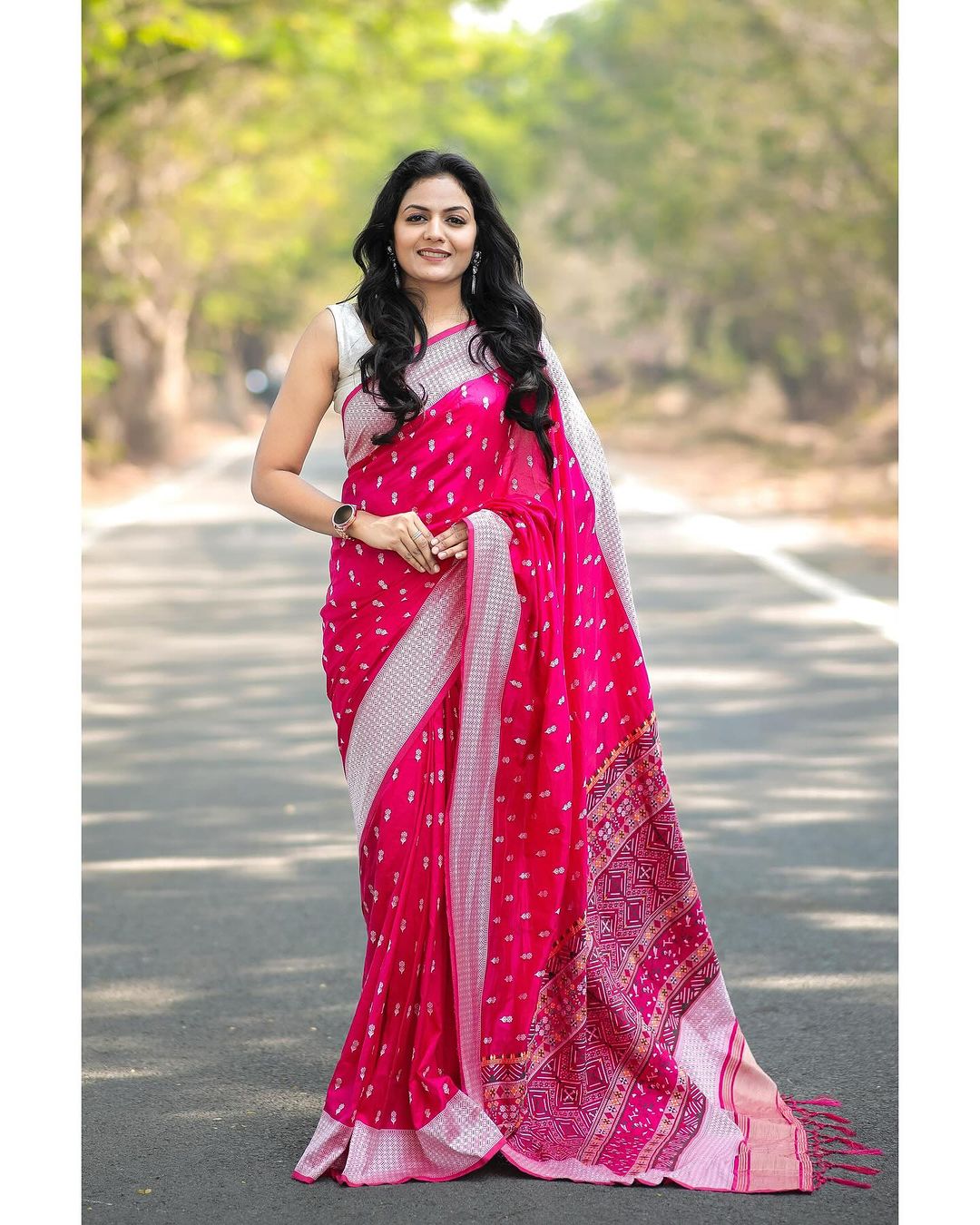 Exquisite Banarasi Silk Saree with Gold Zari Weaving pink