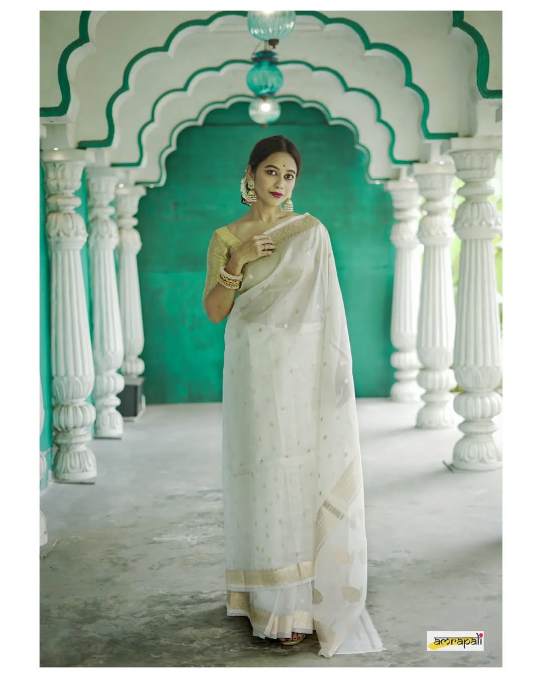 Elegant Banarasi Silk Saree with Gold Zari Embellishments White