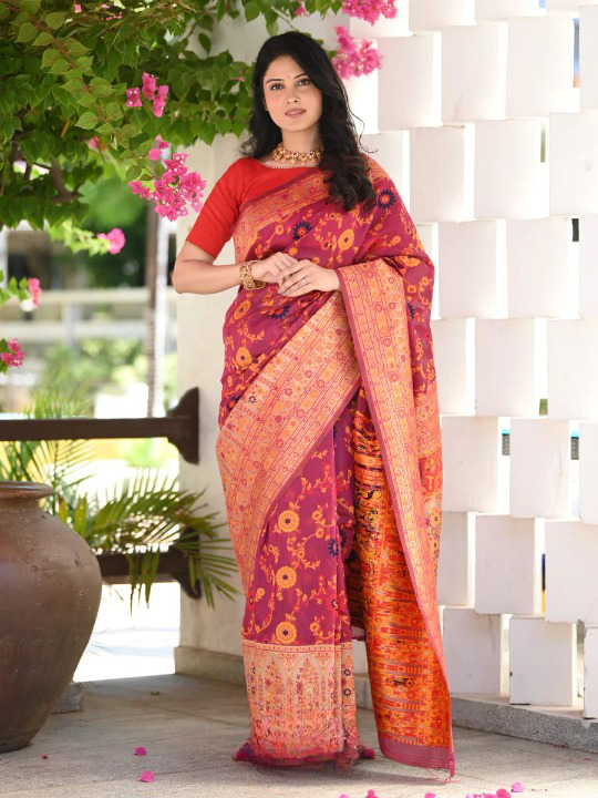 Elegant Banarasi Silk Saree with Zari Border & Pallu Red