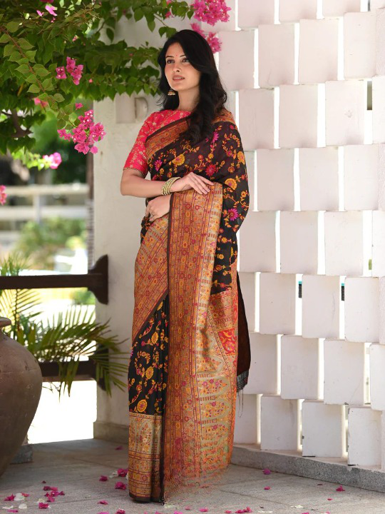 Elegant Banarasi Silk Saree with Zari Border & Pallu Black