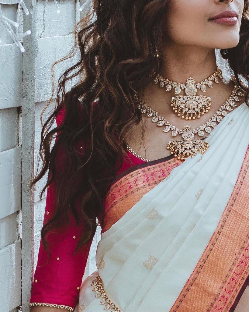 Glamorous Lichi Silk Saree with Stunning Zari Craftsmanship