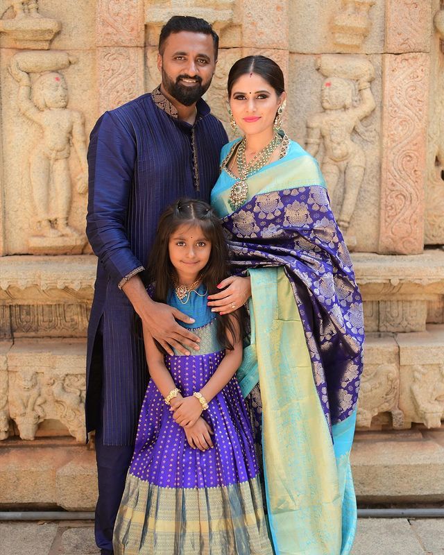 Timeless Beauty Lichi Silk Saree with Elegant Zari Border