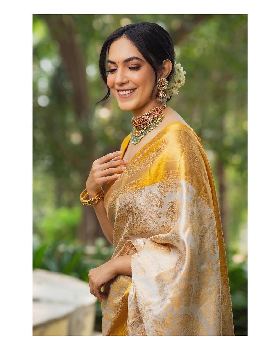 Designed Yellow Soft Lichi Silk Saree With Classic Blouse Piece