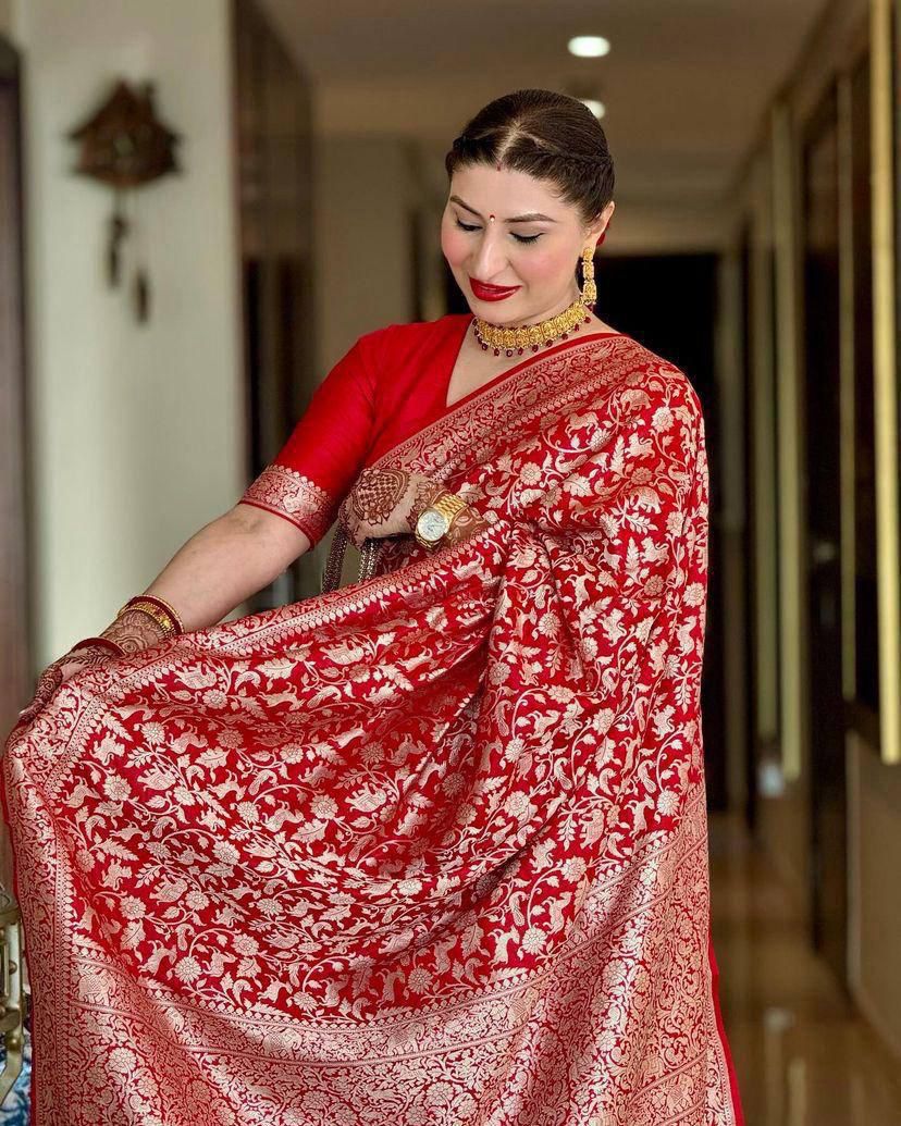 Sophisticated Red Soft Lichi Silk Saree With Amazing Blouse Piece