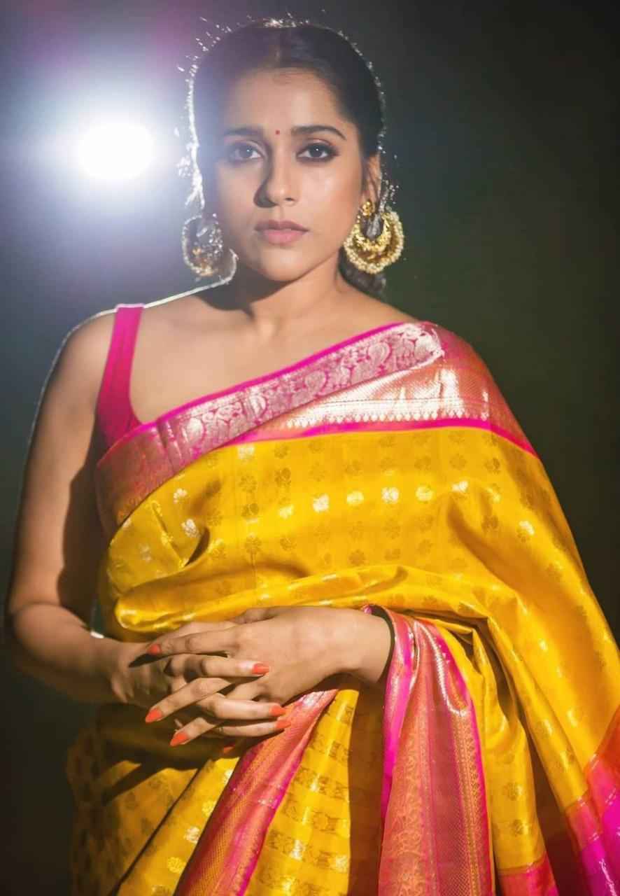 Handloom Lichi Silk Saree with Gorgeous Zari