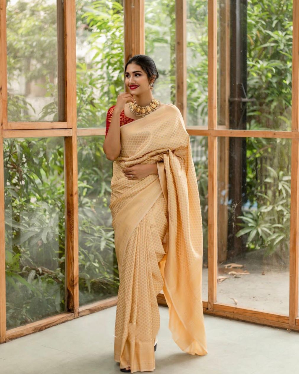 Rich Heritage Lichi Silk Saree with Exclusive Zari Weaving