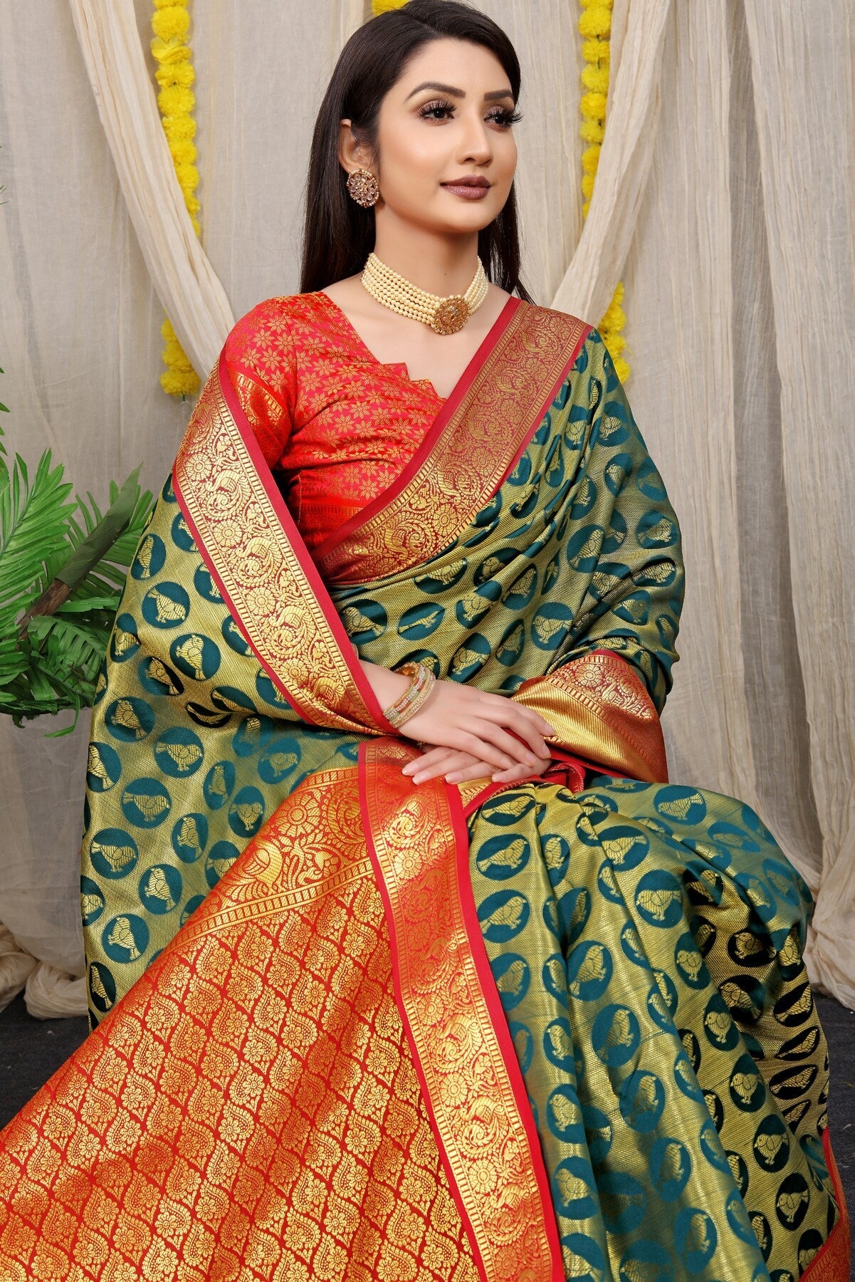 Arresting Dark Green Kanjivaram Silk With Palimpsest Blouse Piece