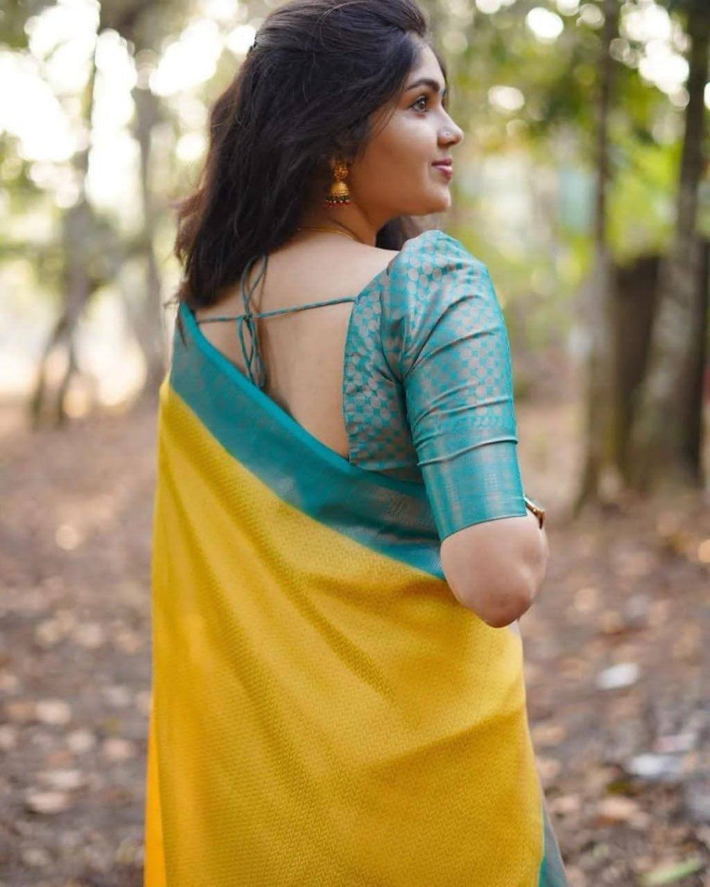 Phenomenal Yellow Soft Silk Saree With Preferable Blouse Piece