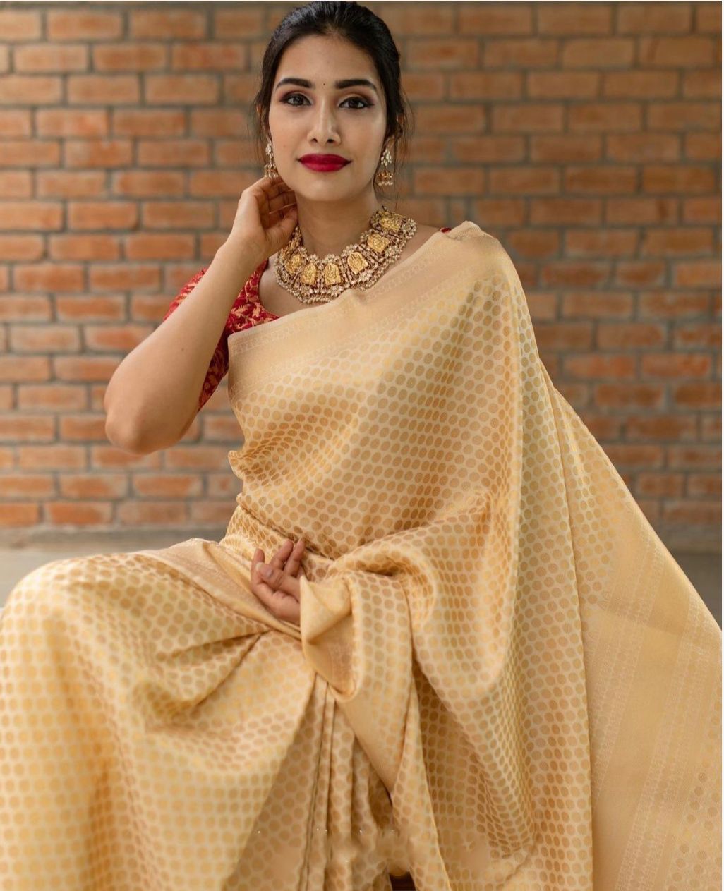 Rich Heritage Lichi Silk Saree with Exclusive Zari Weaving