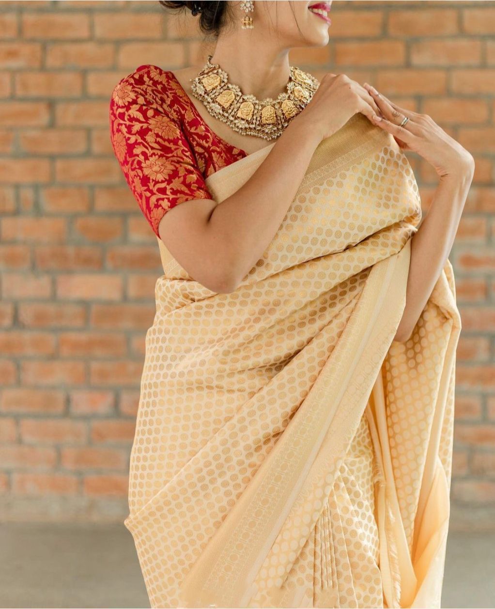 Rich Heritage Lichi Silk Saree with Exclusive Zari Weaving