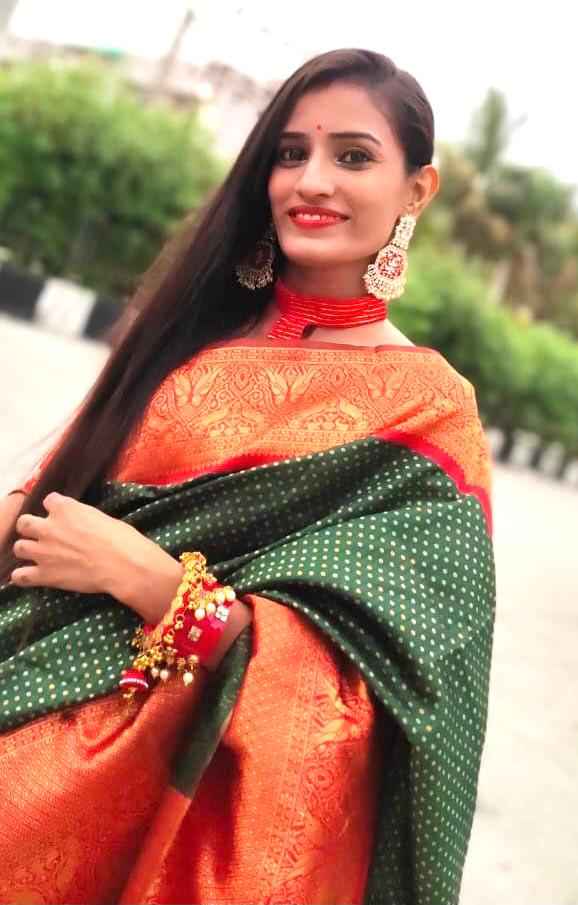 Elegant Lichi Silk Saree with Exclusive Blouse