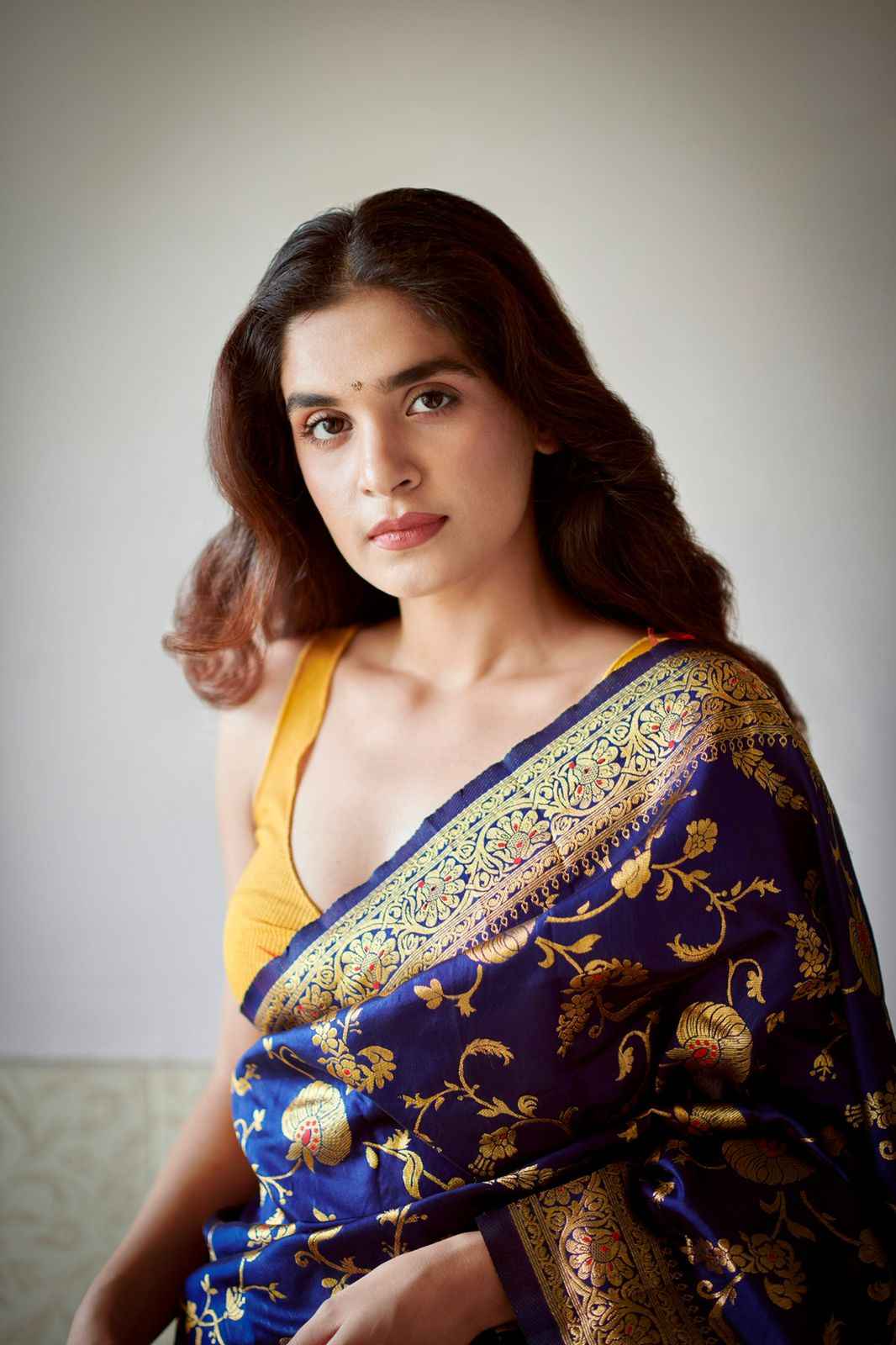 Premium Elegant Lichi Silk Saree with Intricate Zari Weaving