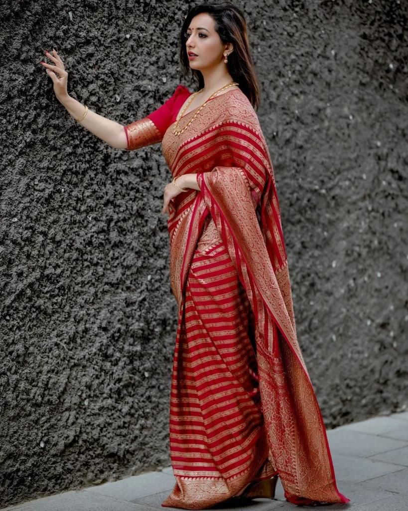 Mesmerizing Red Soft Silk Saree With Stylish Blouse Piece