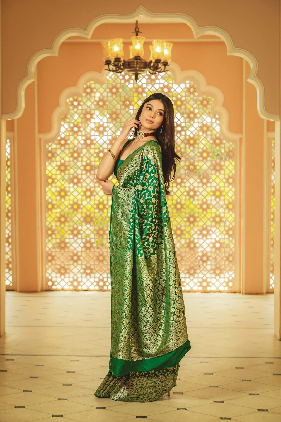 Fabulous Green Soft Silk Saree with Ethnic Blouse Piece