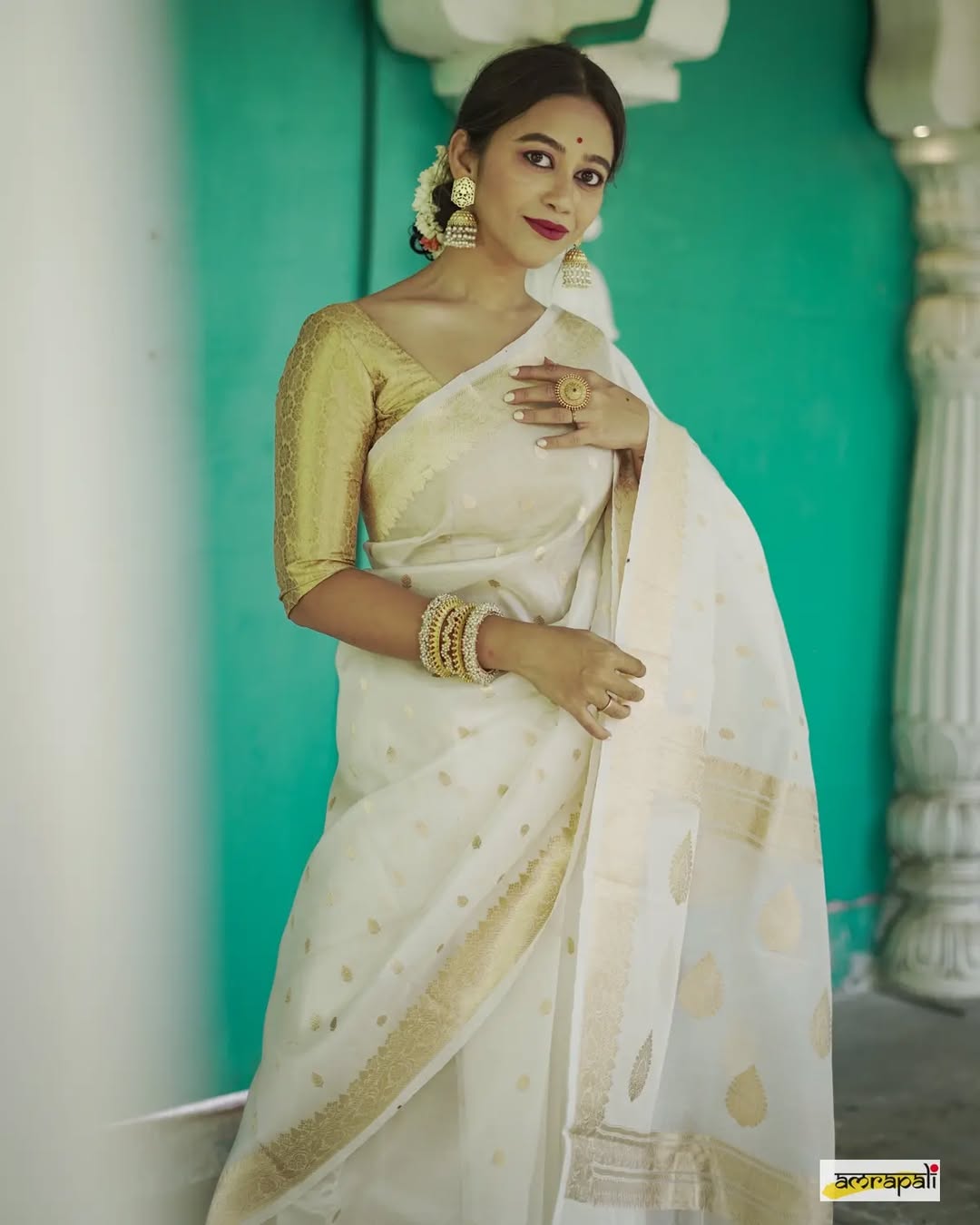Elegant Banarasi Silk Saree with Gold Zari Embellishments White
