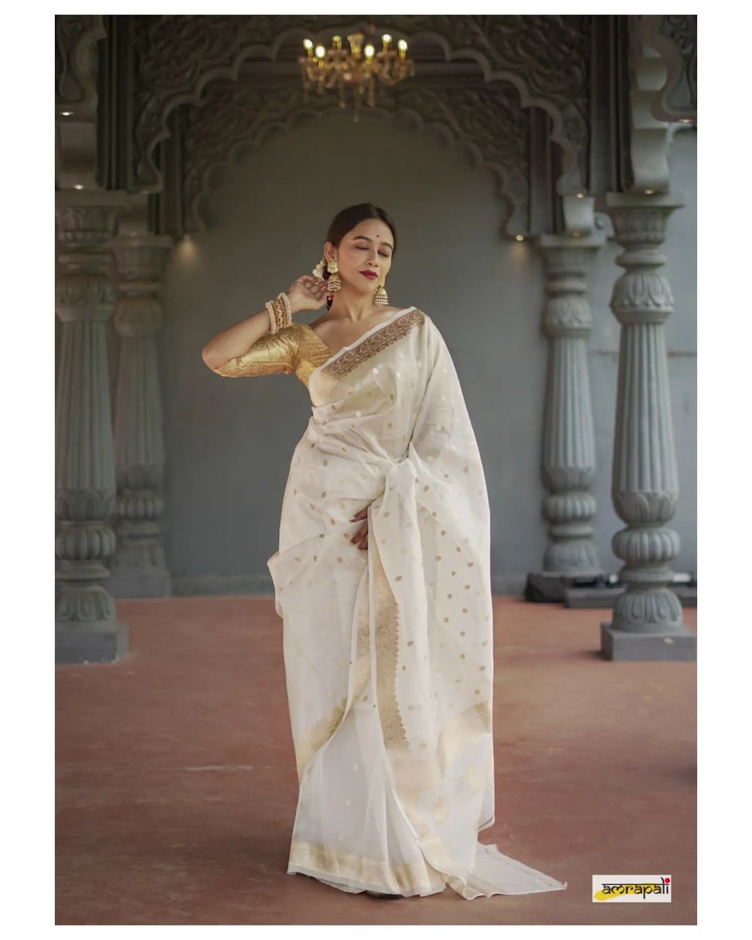 Elegant Banarasi Silk Saree with Gold Zari Embellishments White