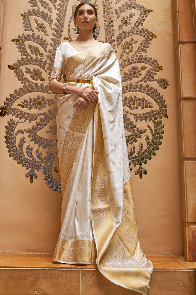 Dissemble White Kanjivaram Silk Saree With Embrocation Blouse Piece