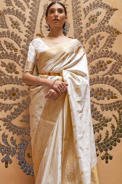 Dissemble White Kanjivaram Silk Saree With Embrocation Blouse Piece