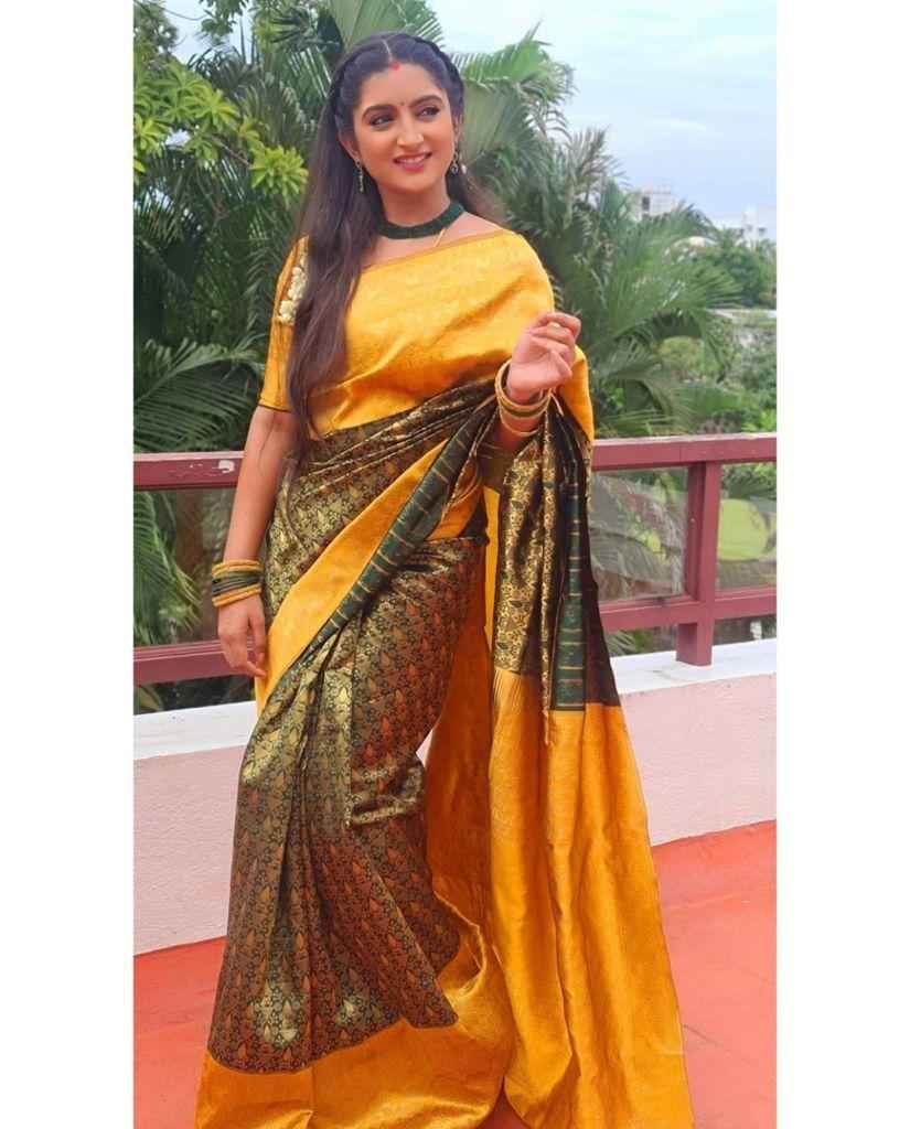 Luxury Lichi Silk Saree with Beautiful Zari Work