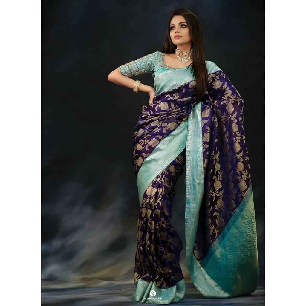 Party Wear Lichi Silk Saree with Elegant Zari Pattern