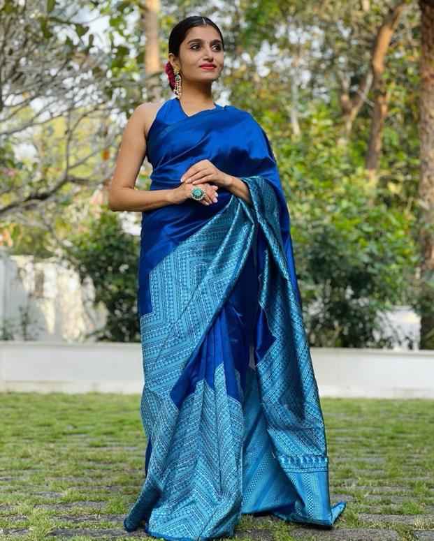 Latest Trend Lichi Silk Saree with Stylish Zari Design