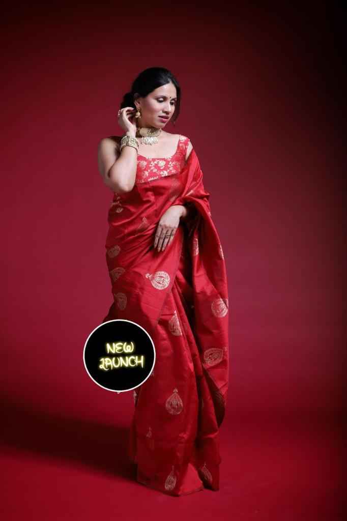 Graceful Lichi Silk Saree with Fine Zari Craftsmanship