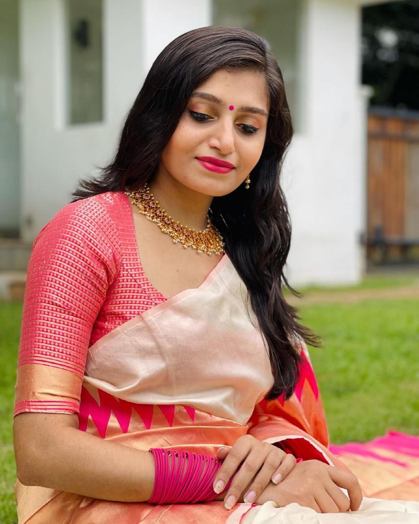 Luxurious Lichi Silk Saree with Exclusive Zari Weaving