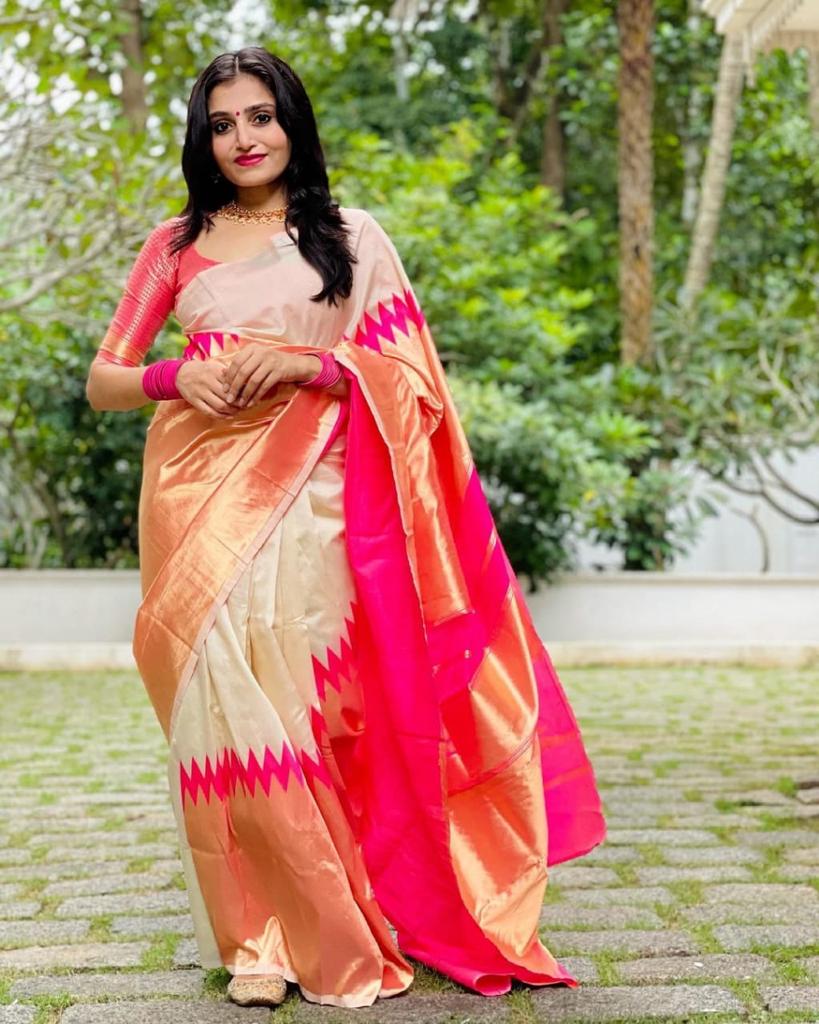 Luxurious Lichi Silk Saree with Exclusive Zari Weaving