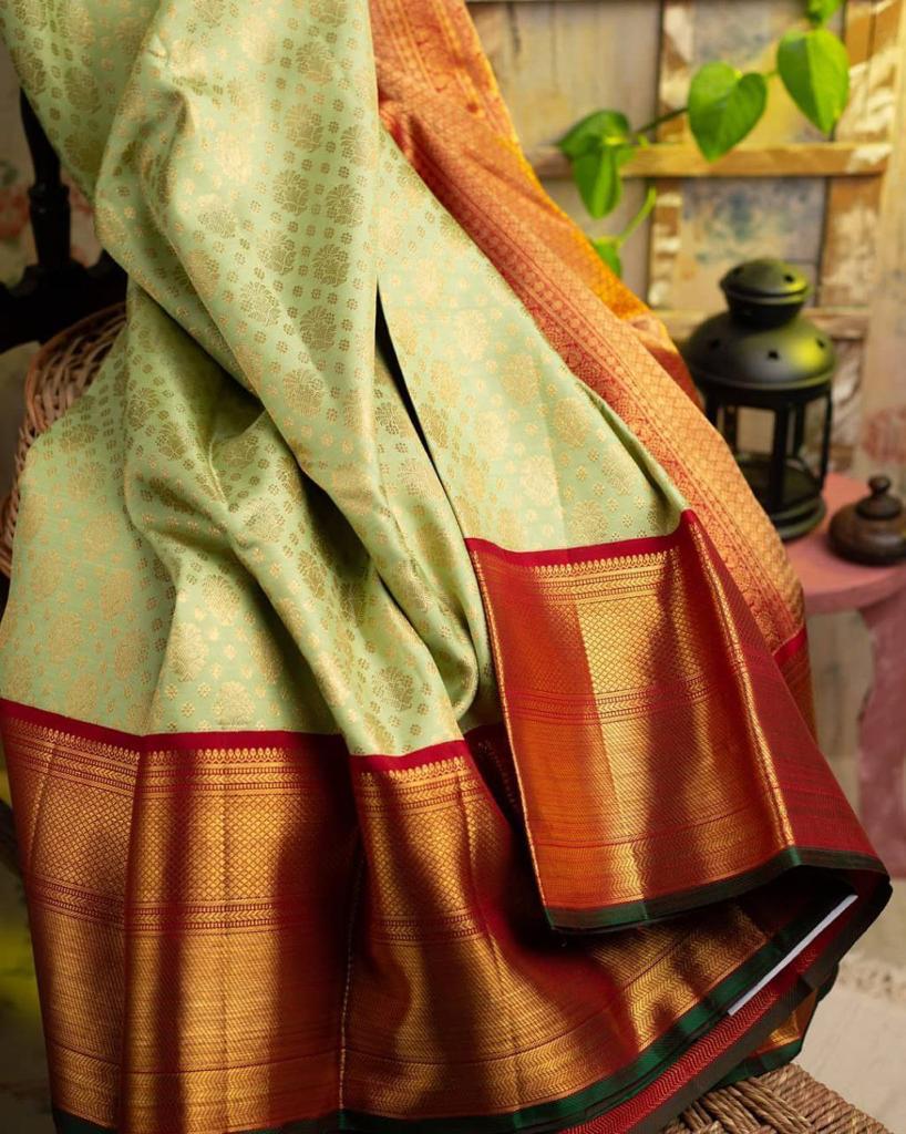 Flawless Lichi Silk Saree with Exclusive Zari Weaving
