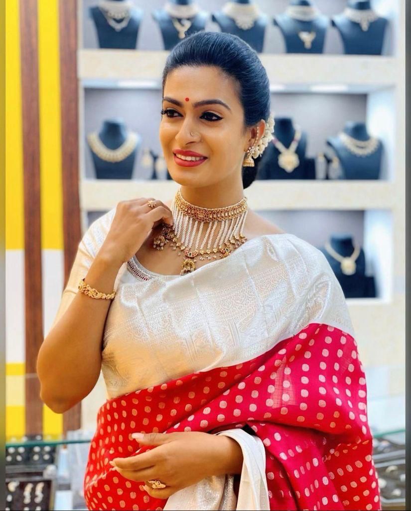 Premium Wedding Collection Lichi Silk Saree with Zari Work