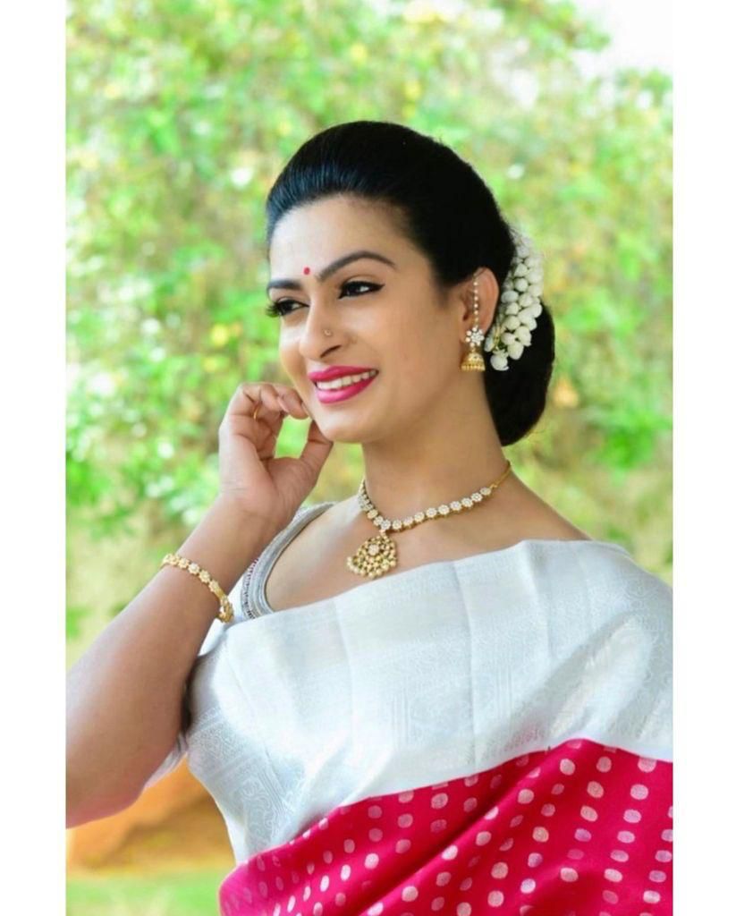 Premium Wedding Collection Lichi Silk Saree with Zari Work