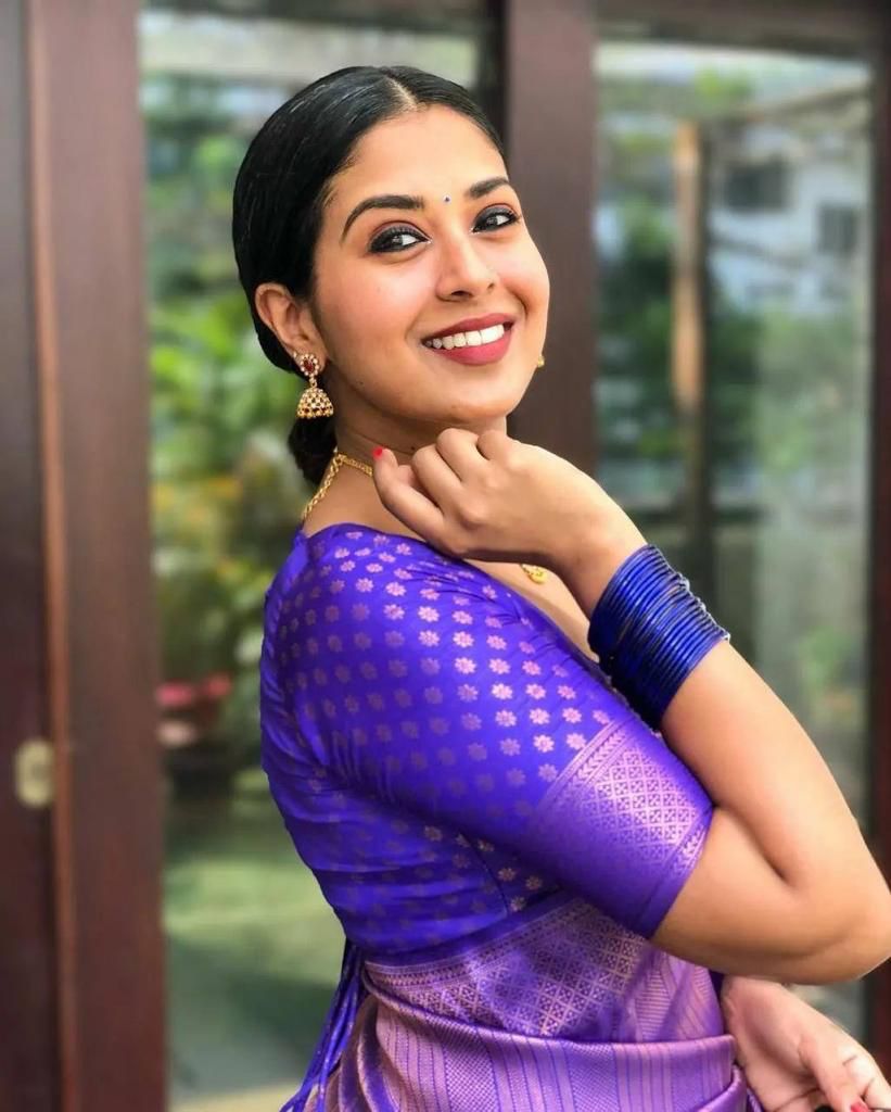 Handcrafted Lichi Silk Saree with Heavy Zari Embroidery purple