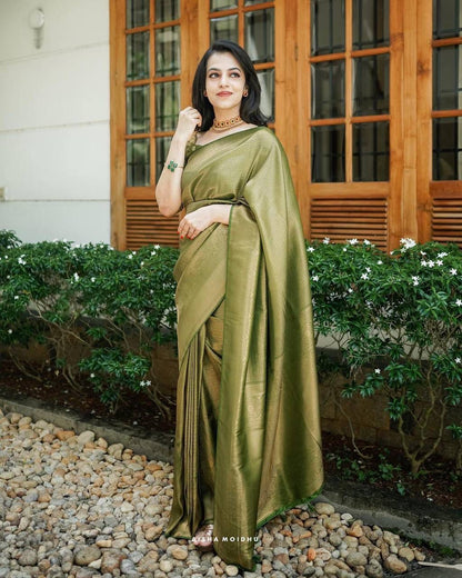 Elegant Designer Lichi Silk Saree with Classy Zari Pattern