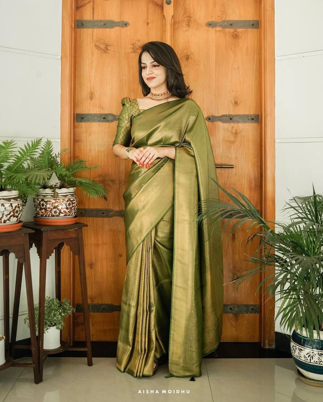 Elegant Designer Lichi Silk Saree with Classy Zari Pattern