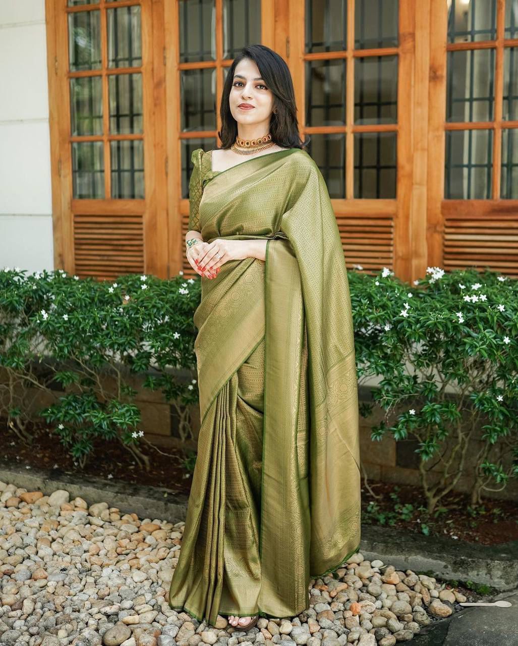 Elegant Designer Lichi Silk Saree with Classy Zari Pattern
