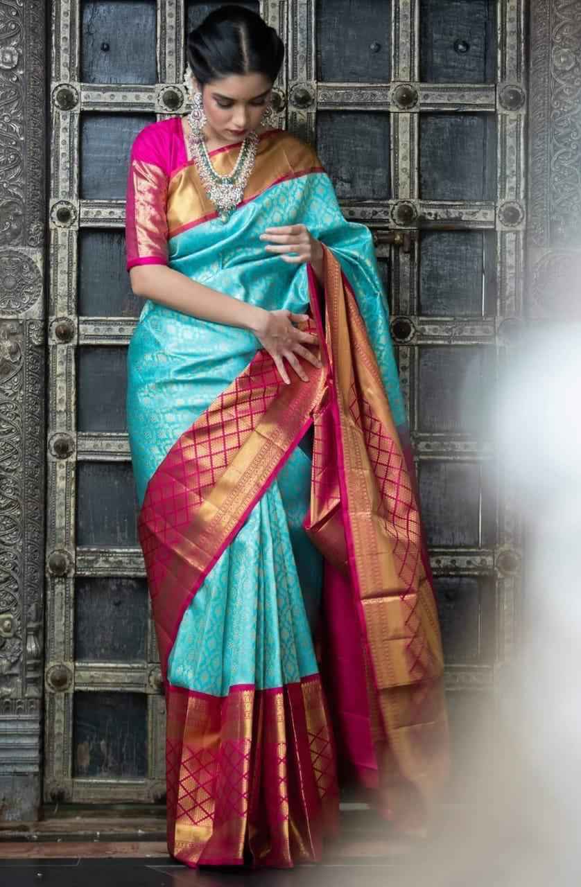 Graceful Lichi Silk Saree with All-Over Zari Weaving