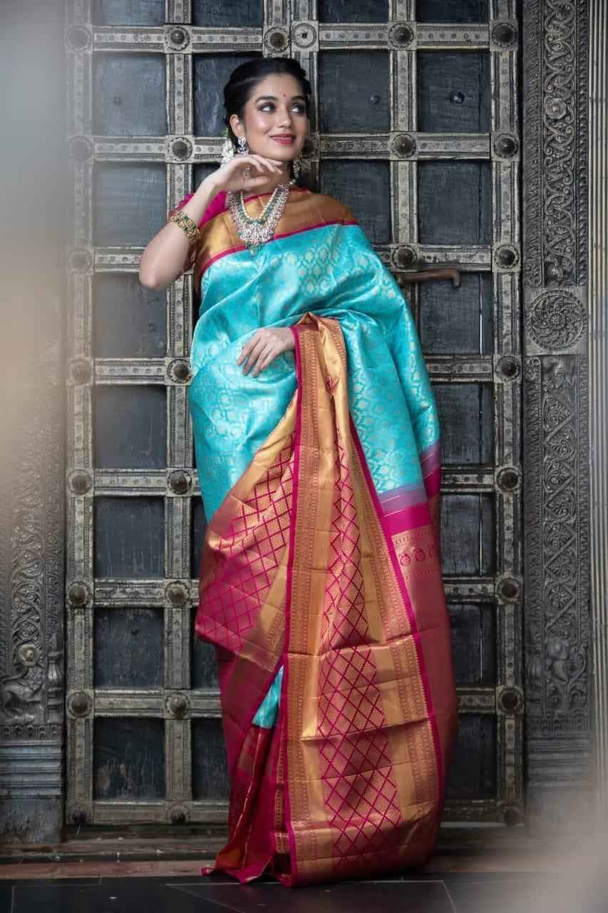 Graceful Lichi Silk Saree with All-Over Zari Weaving
