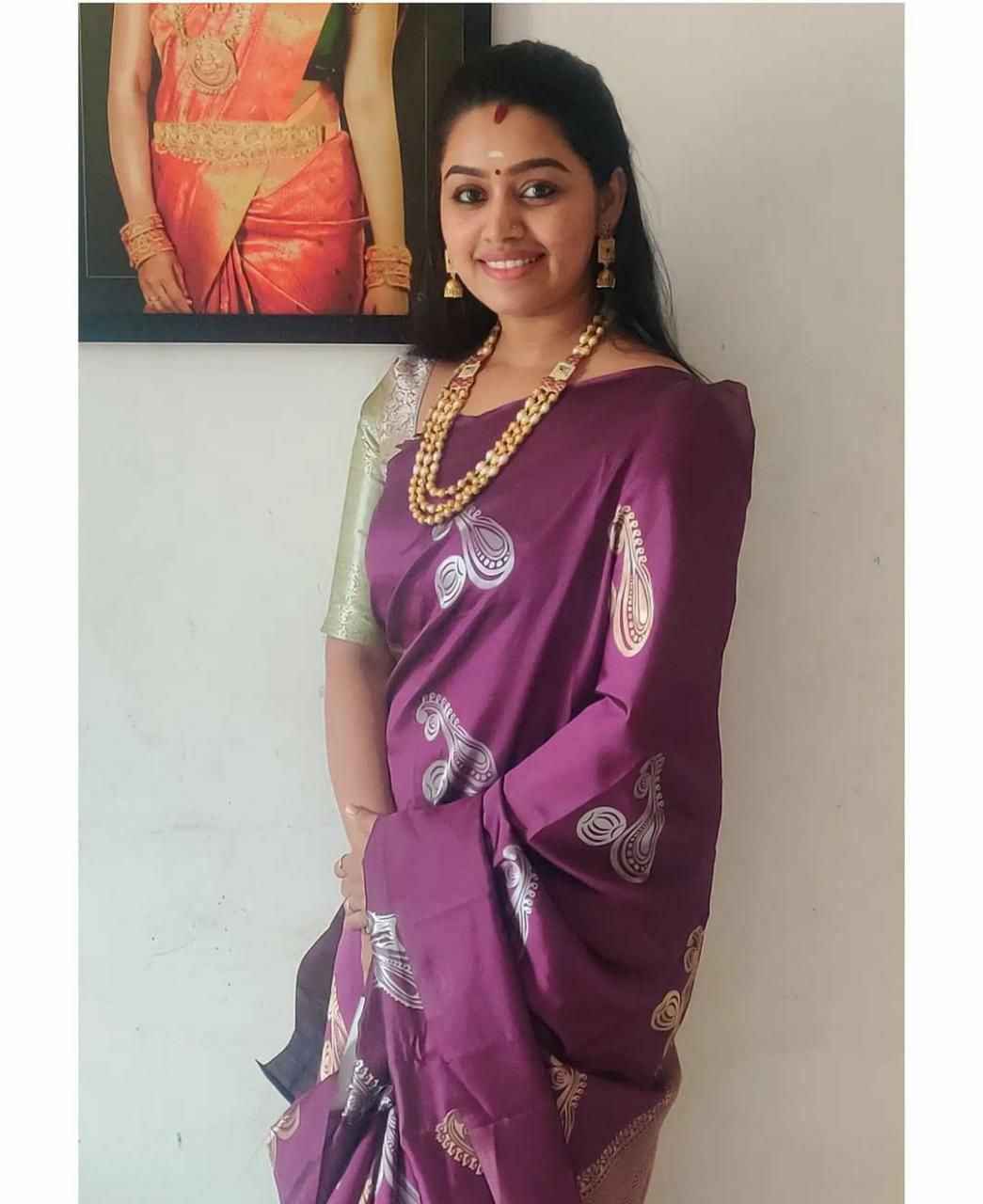 Traditional Ethnic Lichi Silk Saree with Zari Design