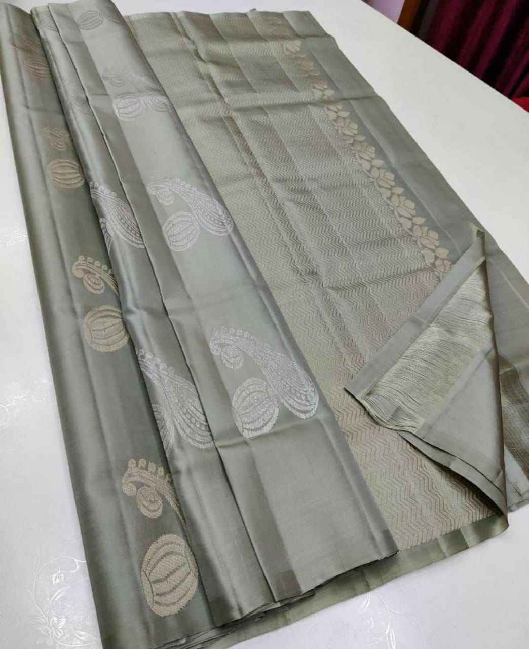 Traditional Ethnic Lichi Silk Saree with Zari Design