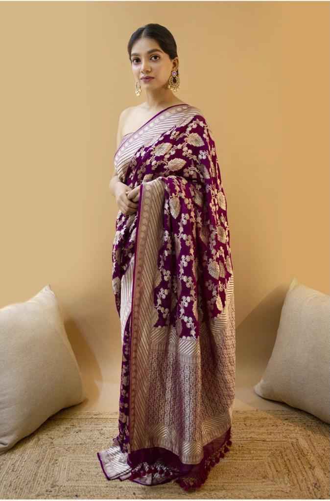 Traditional Look Lichi Silk Saree with Classy Zari Pattern
