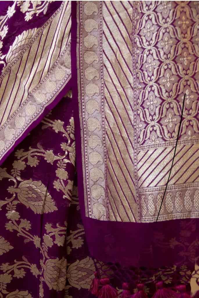 Traditional Look Lichi Silk Saree with Classy Zari Pattern