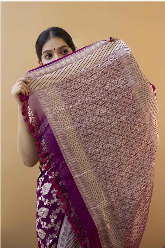Traditional Look Lichi Silk Saree with Classy Zari Pattern