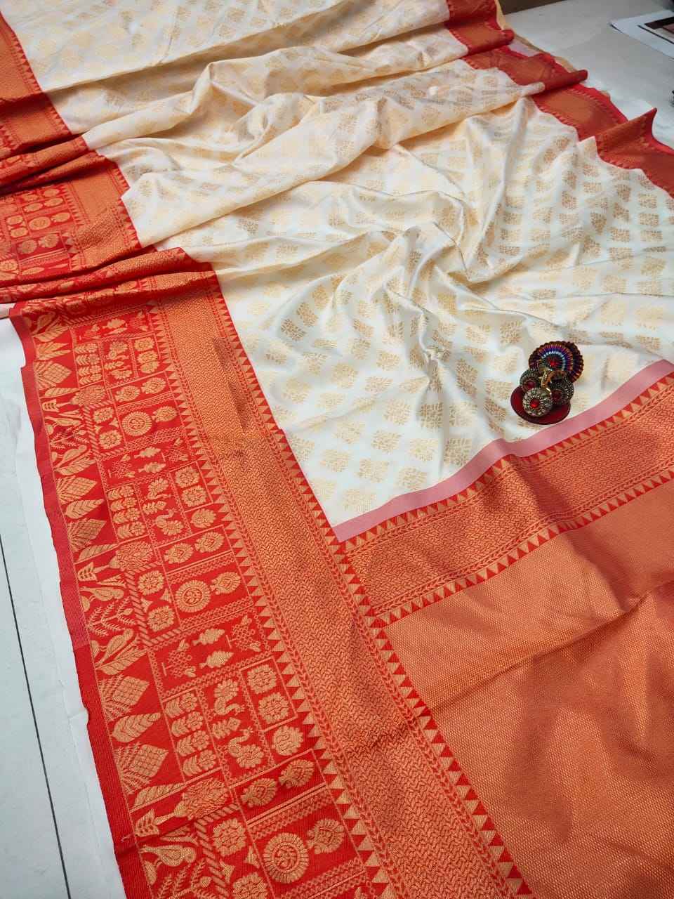 Elegant Wedding Lichi Silk Saree with Zari Woven Design