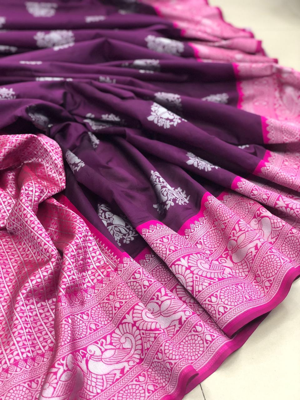 Exquisite Lichi Silk Saree with Stylish Zari Detailing