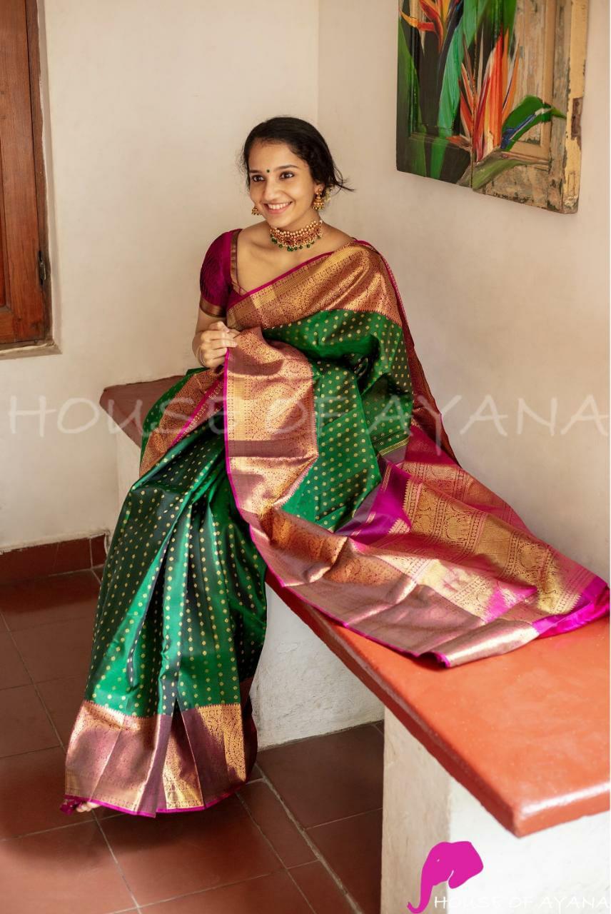 Fashionable Lichi Silk Saree with Gorgeous Zari Work