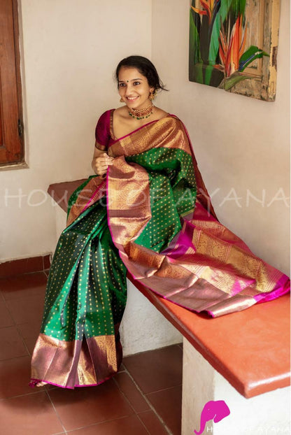 Fashionable Lichi Silk Saree with Gorgeous Zari Work