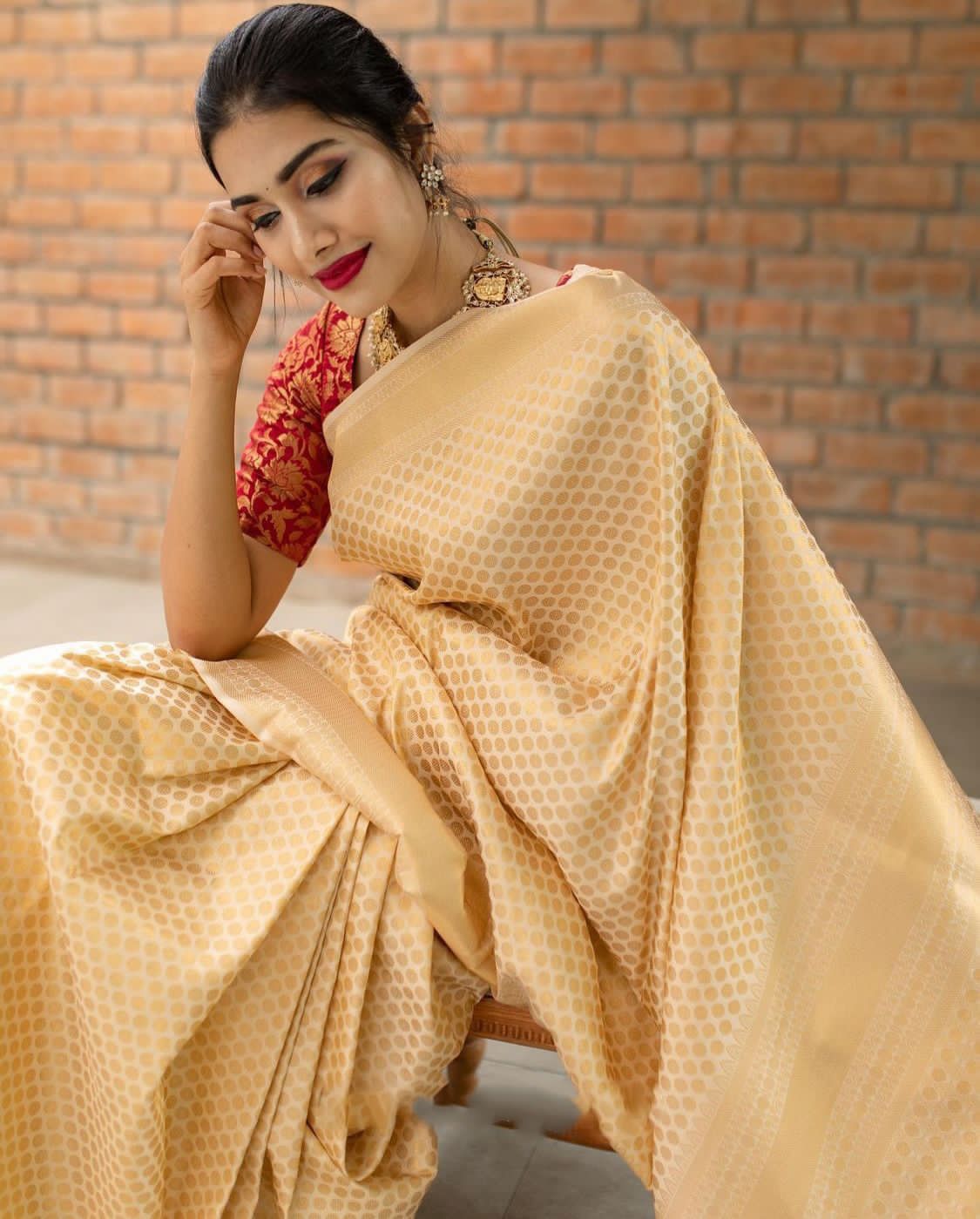 Rich Heritage Lichi Silk Saree with Exclusive Zari Weaving
