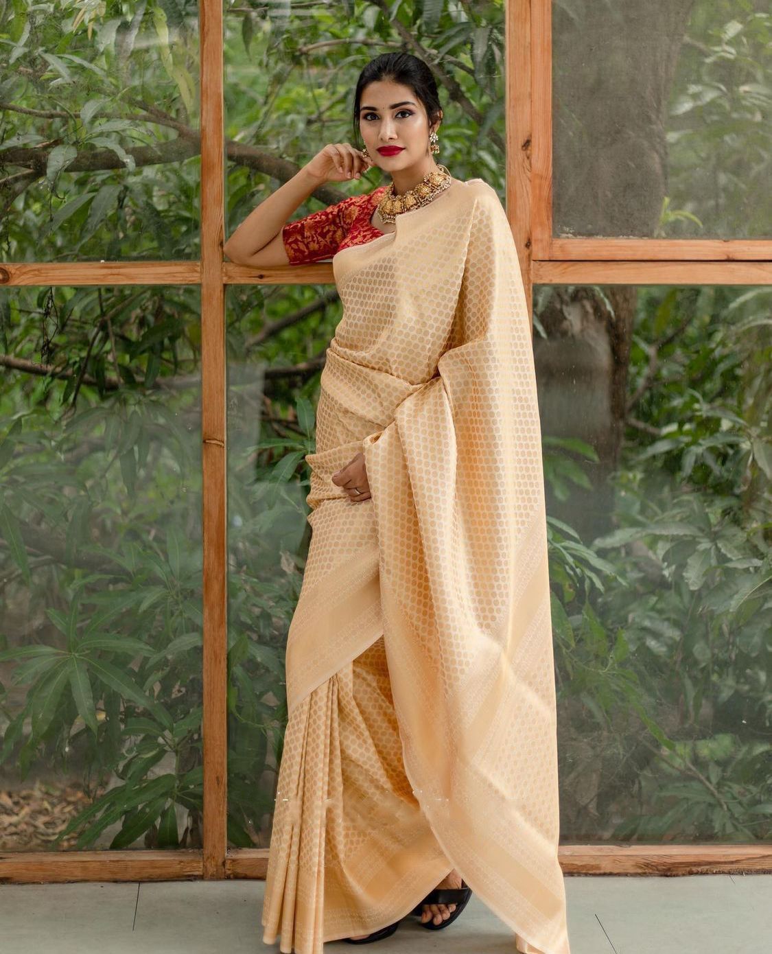Rich Heritage Lichi Silk Saree with Exclusive Zari Weaving